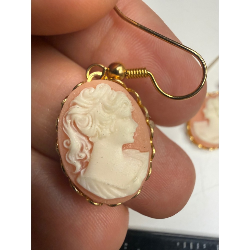 Vintage Gold Tone Peach and White Cameo Drop Earrings Oval Scalloped Bezel